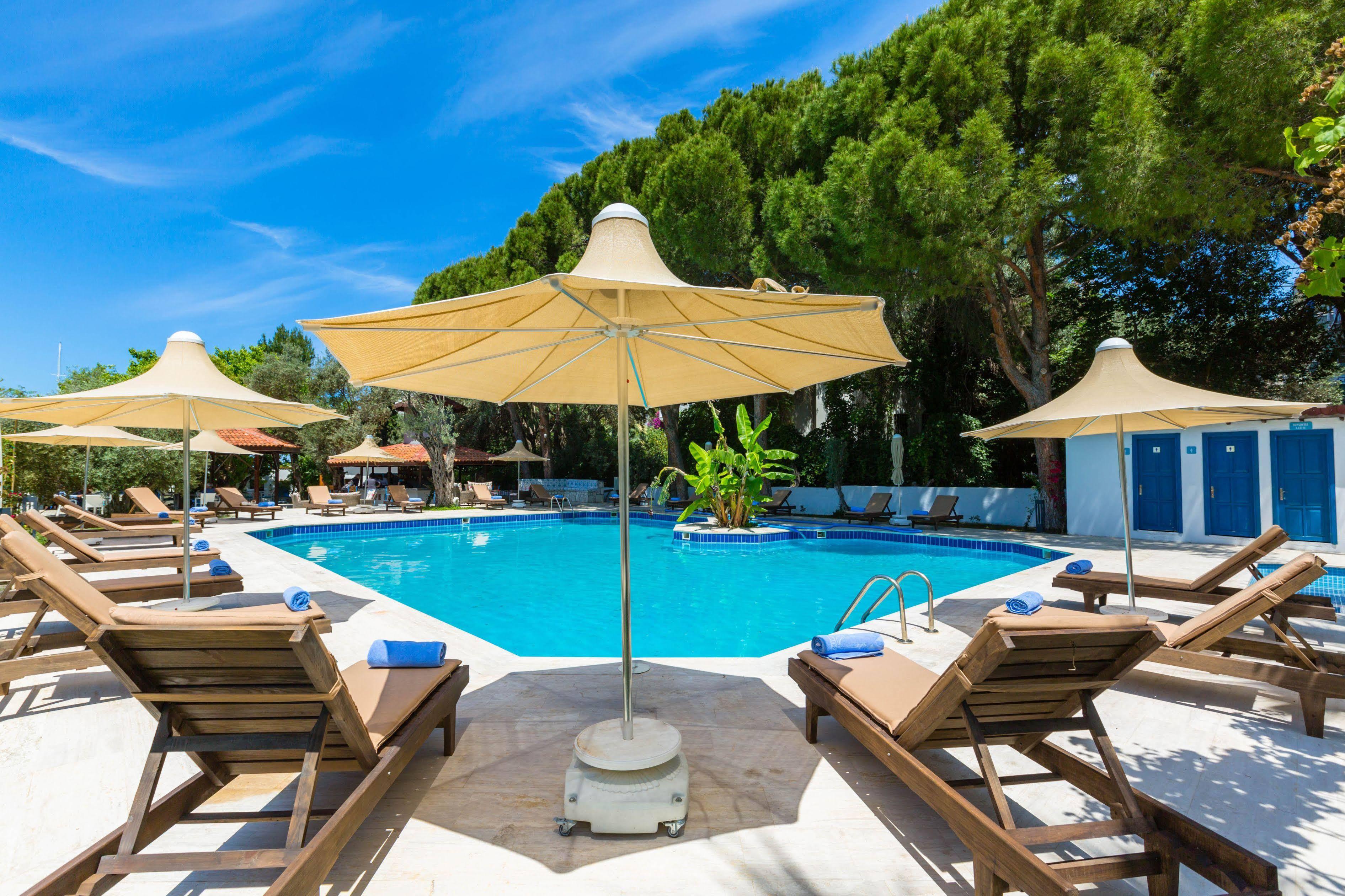 Risus Garden Marina Hotel Кушадасъ Екстериор снимка