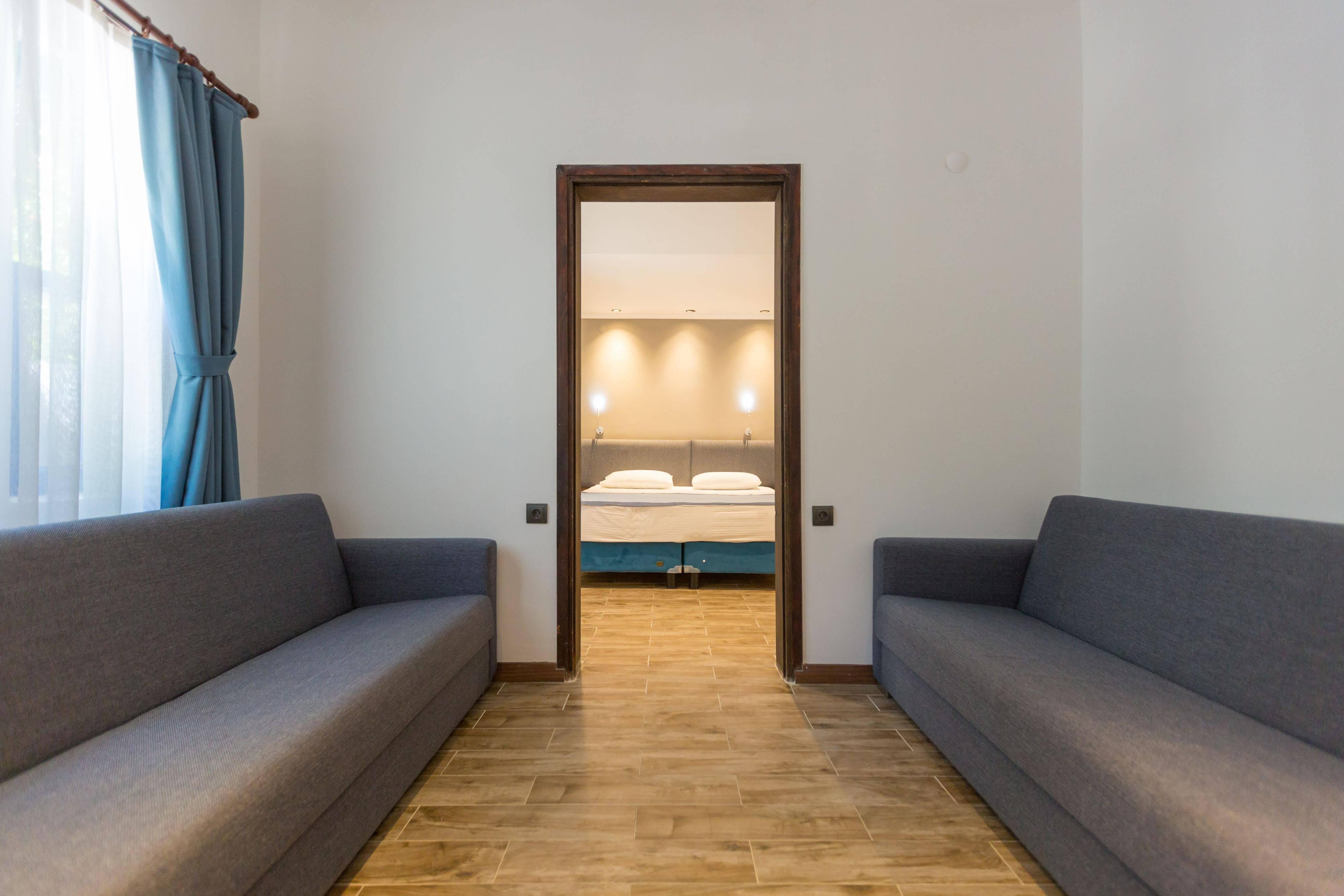 Risus Garden Marina Hotel Кушадасъ Екстериор снимка